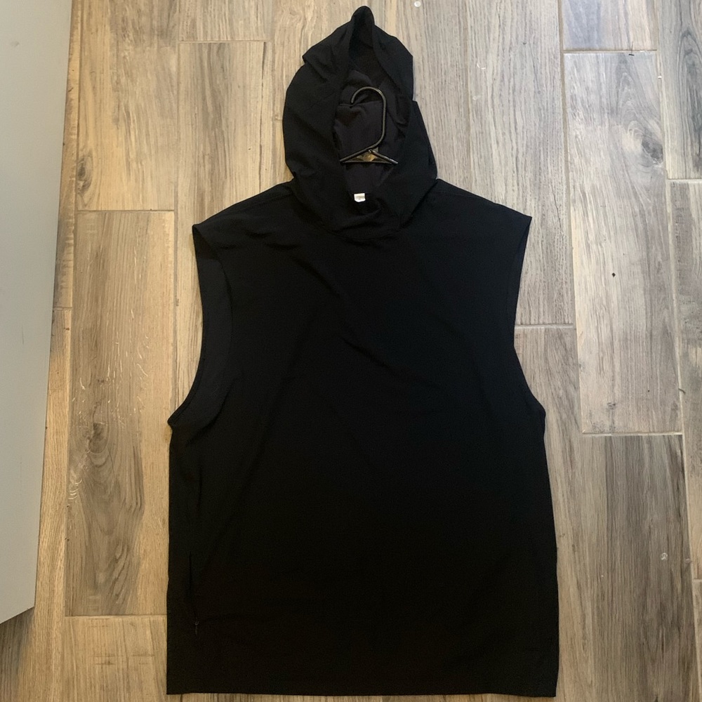 Lululemon license to train sleeveless hood…